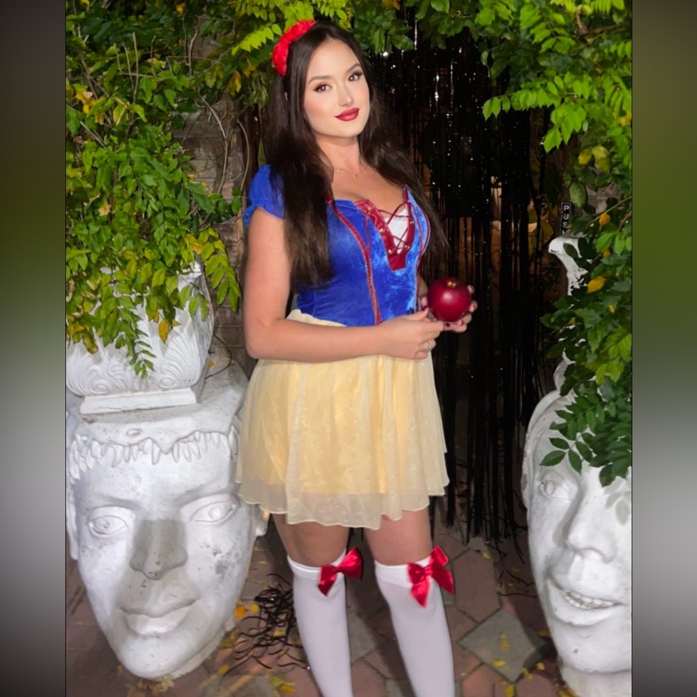 Snow white halloween costume